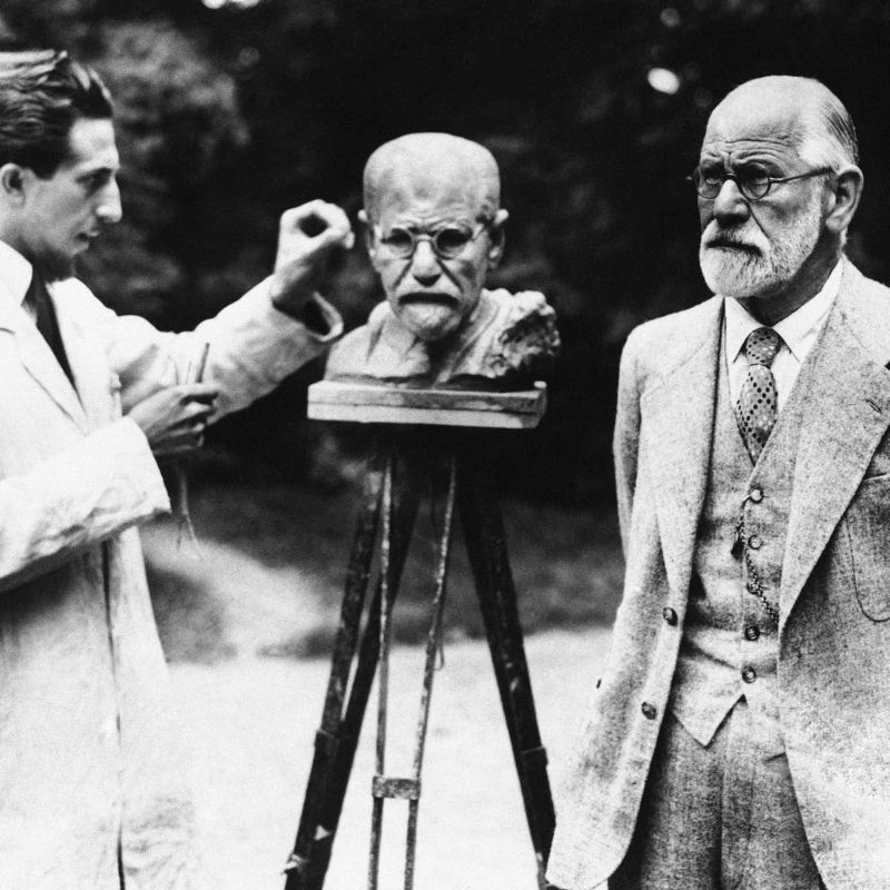 Singmund Freud là một bác sĩ nổi tiếng, có ảnh hưởng trong thế kỷ 20