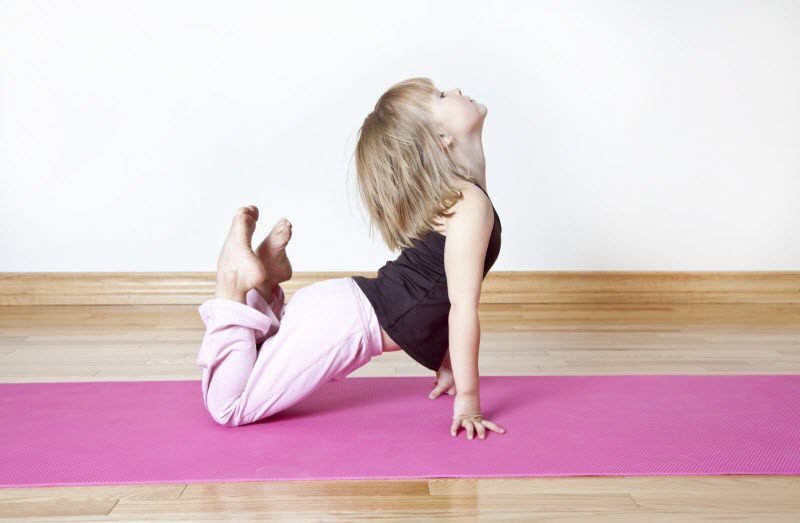 có nên cho trẻ tự kỷ tập thiền và yoga hay không