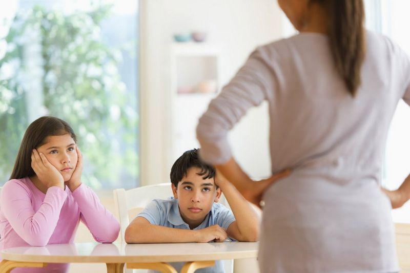 Cha mẹ nên làm gì khi con cái bướng bỉnh tuổi dậy thì?